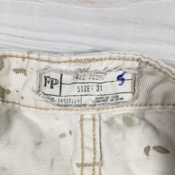 FREE PEOPLE White Distressed Cutoff Shorts Size 31 - Picture 6 of 6